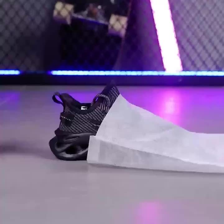 Տղաների շնչող տրիկոտաժե սպորտային կոշիկներ՝ թեթև վազքի և մարզումների համար նախատեսված կոշիկներ՝ օդային բարձիկով, չսահող միջնորմով, կապիչներով, հասանելի են սև և սպիտակ գույներով։