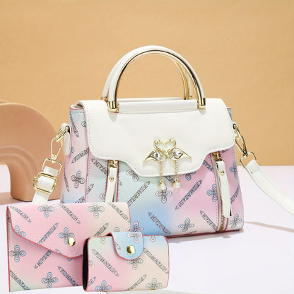 Կանացի պայուսակների հավաքածու՝ երեք հատից բաղկացած. տպագիր ուսի պայուսակներ, ոճային ձեռքի պայուսակներ և բազմակողմանի ուսապարկեր՝ մարմնին կպցնելու համար