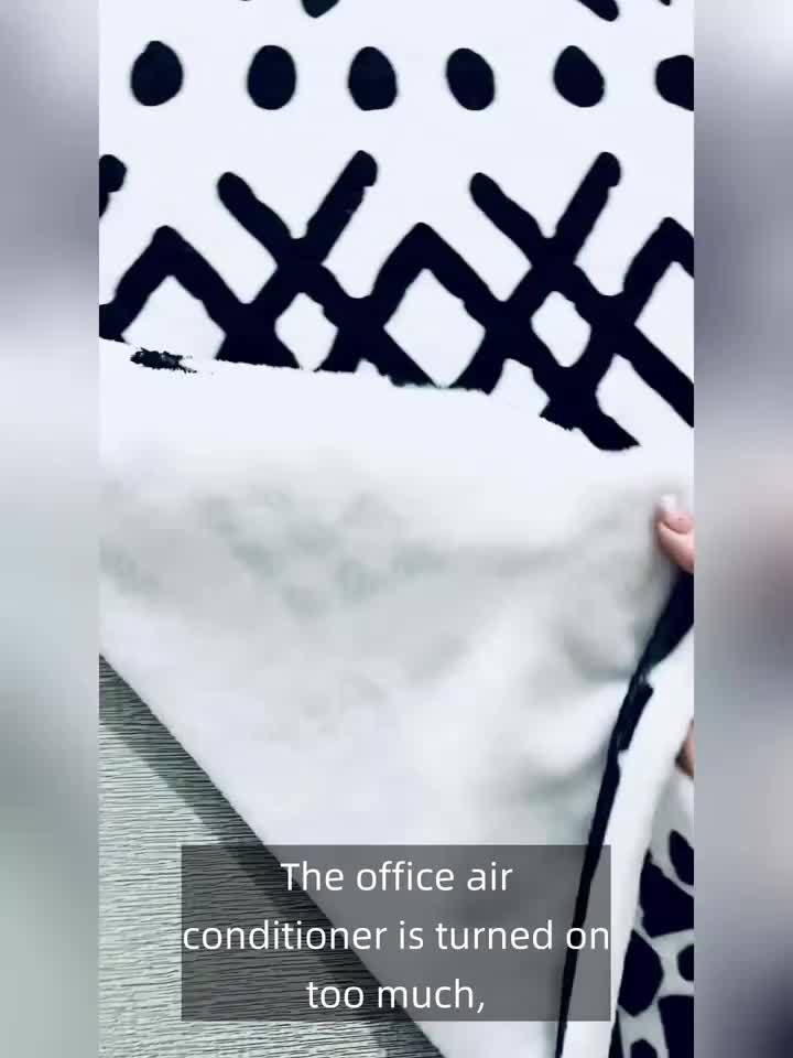 1pc Soft Holiday Flannel Blanket - Cozy Christmas & New Year'S Design with Snowflakes, Stockings, Hearts - All-Season Throw for Couch, Bed, Chair, Living Room, Office - Perfect Gift For Home Decor, Christmas Blanket, Festive