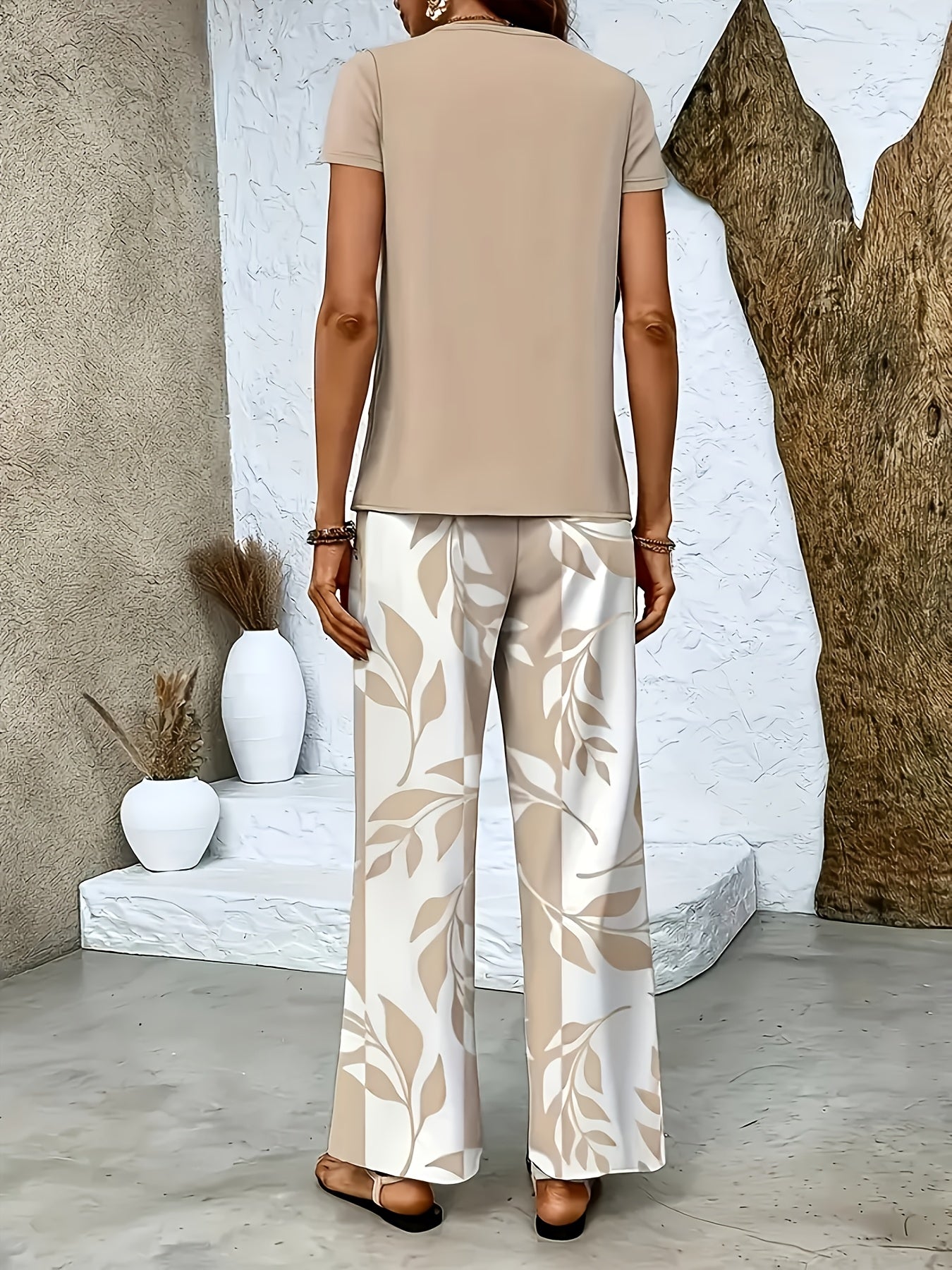 Women's Elegant 2-Piece Set: Crew Neck Top & Printed Pants