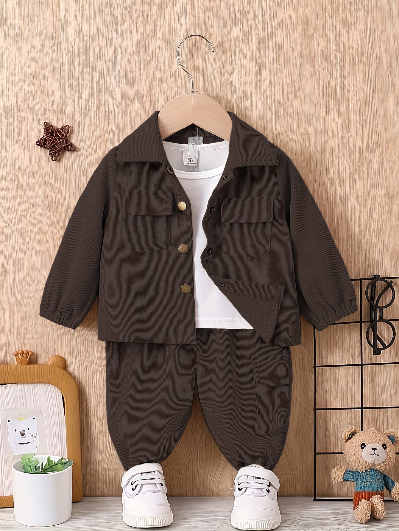 2pcs Boys' Casual Outfit Set - Light Gray Polyester Cargo Pants & Button-Up Shirt with Pockets, Machine Washable - Perfect for Fall/Winter, Autumn Toddler Outfit|Cargo Pants Outfit|Functional Pockets Design, Perfect for Outdo