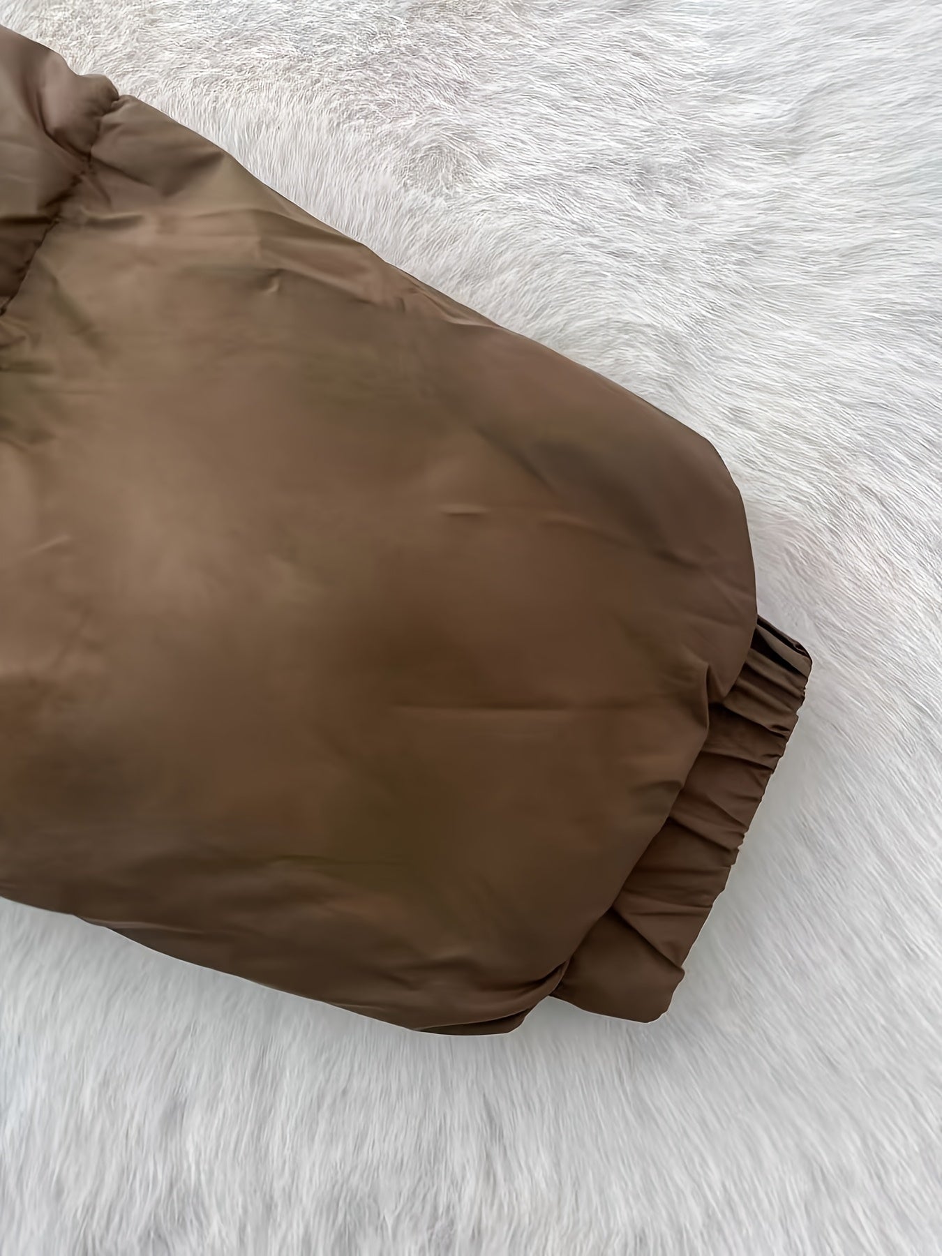 Կանացի նորաձև ձմեռային կայծակաճարմանդով և գլխարկով բաճկոն - ամենօրյա, հաստ վերնազգեստ գրպաններով, երկար թևքերով, չձգվող գործվածք, միագույն, 100գ/մ², իդեալական է ցուրտ եղանակի համար, ձմեռային հագուստ