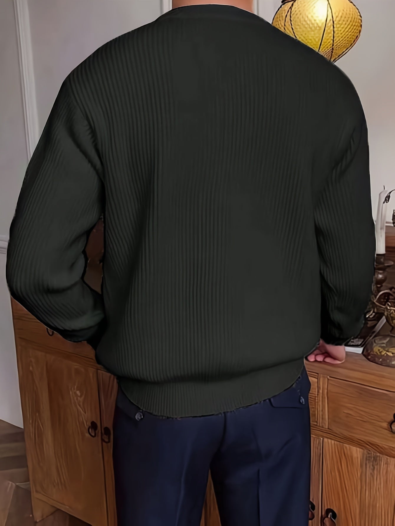 Տղամարդկանց պարզ, նորաձև միագույն երկար թևքով սվիտեր՝ հարմար աշնանային և ձմեռային սեզոնի համար, բազմակողմանի տրիկոտաժե վերնաշապիկ