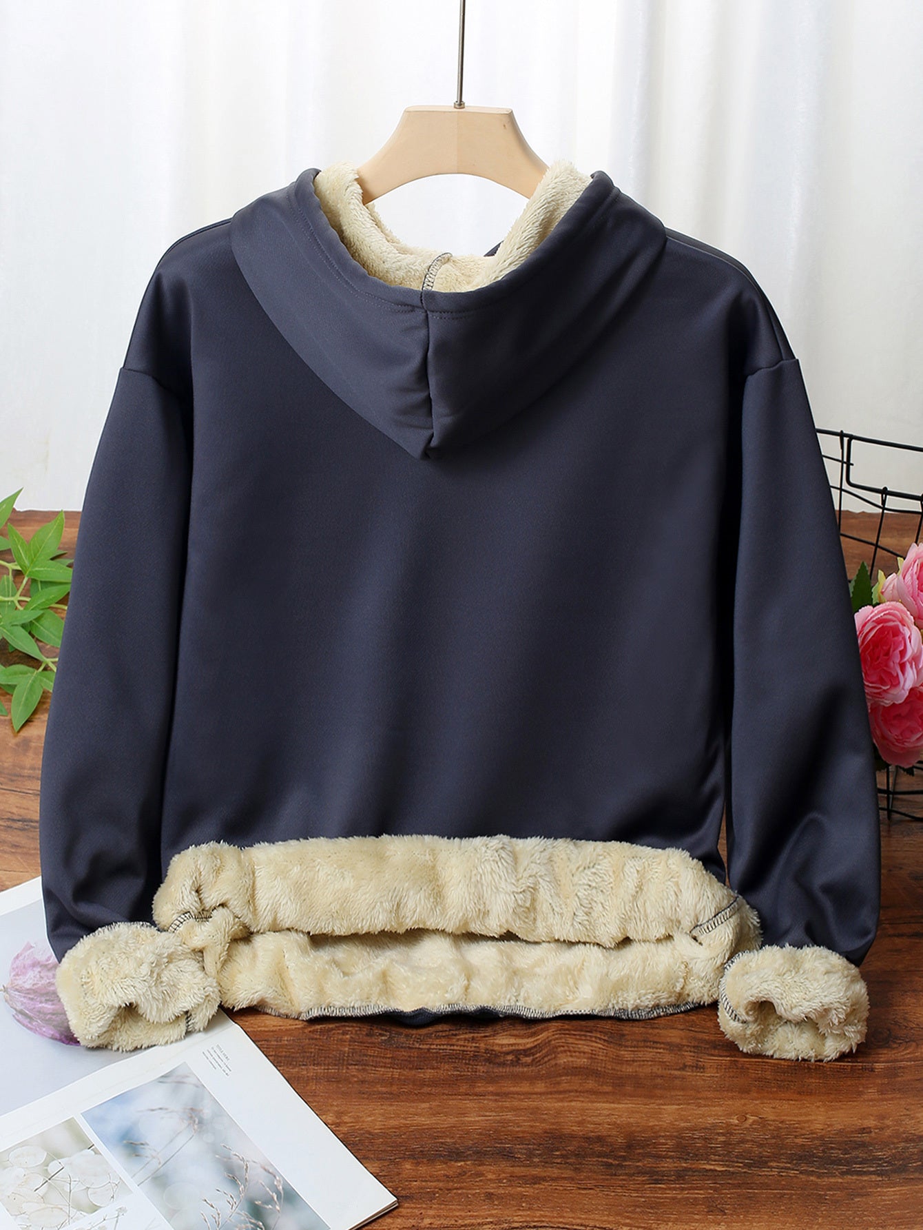 Christmas & Merry Christmas Letter Element Printed Women's Lined Hooded Sweatshirt, Thick and Warm Polyester Fabric Jacket, Suitable for Casual Composite Fabric Warm Clothing for Autumn and Winter Season