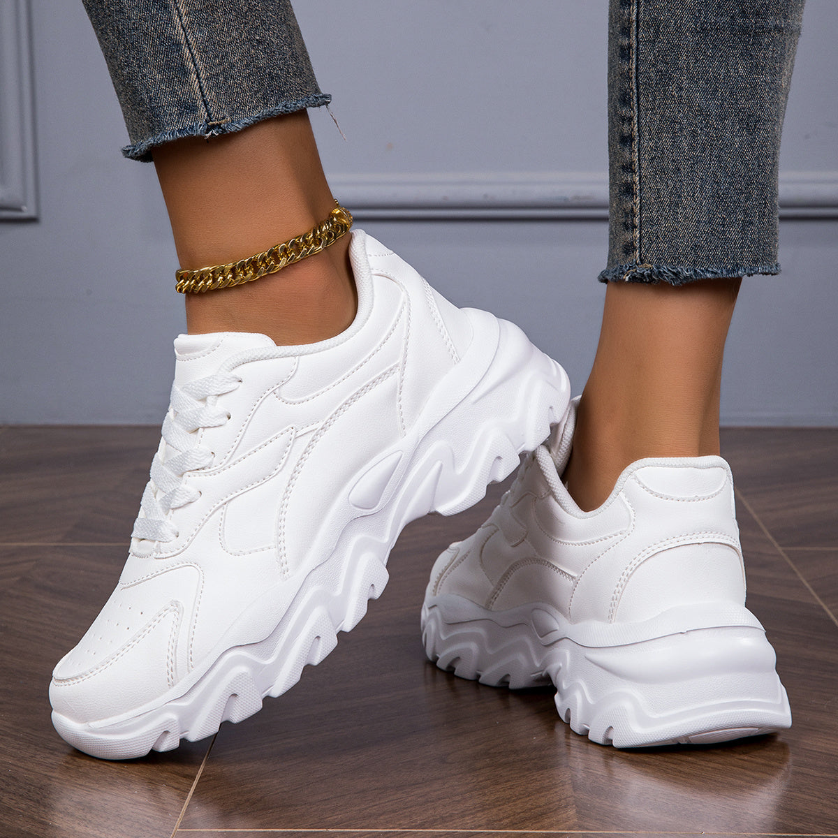 Women's Casual Sneakers, Fashionable White Low-Top Lace-Up Shoes for Walking And Shopping