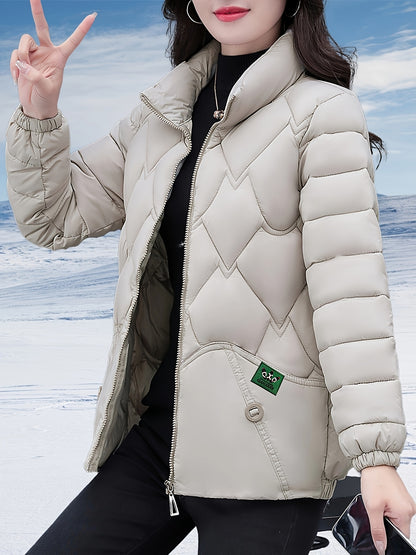 Կանացի ոճային ձմեռային վերարկու՝ սև, եղևնու ոսկեզօծ նախշով, լայնացած եզրով և H-աձև ուրվագիծով, երկար թևքերով, չձգվող գործվածքով, միայն ձեռքով լվացվող, ճապոնա-կորեական ոճով՝ առօրյա և պաշտոնական առիթների համար։