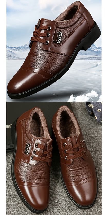 Տղամարդու բնական կաշվից ձմեռային տաք, գործնական, առօրյա կոշիկներ՝ ռետինե ներբանով, ցածր վերնամասով, կապիչներով և գործվածքային աստառով՝ ամբողջ օրվա հարմարավետության համար, սև միագույն՝ գրասենյակի և ամենօրյա կրելու համար։