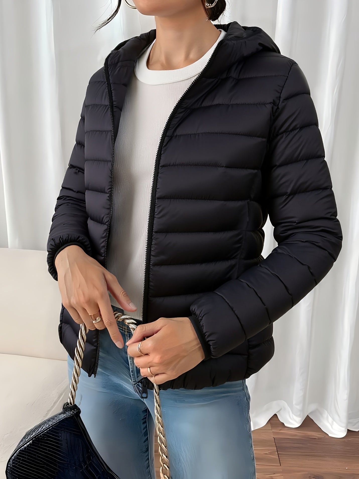 Կանացի գլխարկով բաճկոն - թեթև, տաք ձմեռային վերարկու՝ չձգվող գործվածքից, էլեգանտ ոճով, կառուցվածքային, հարմար է առօրյա և պաշտոնական հագուստի համար - աշուն/ձմեռ