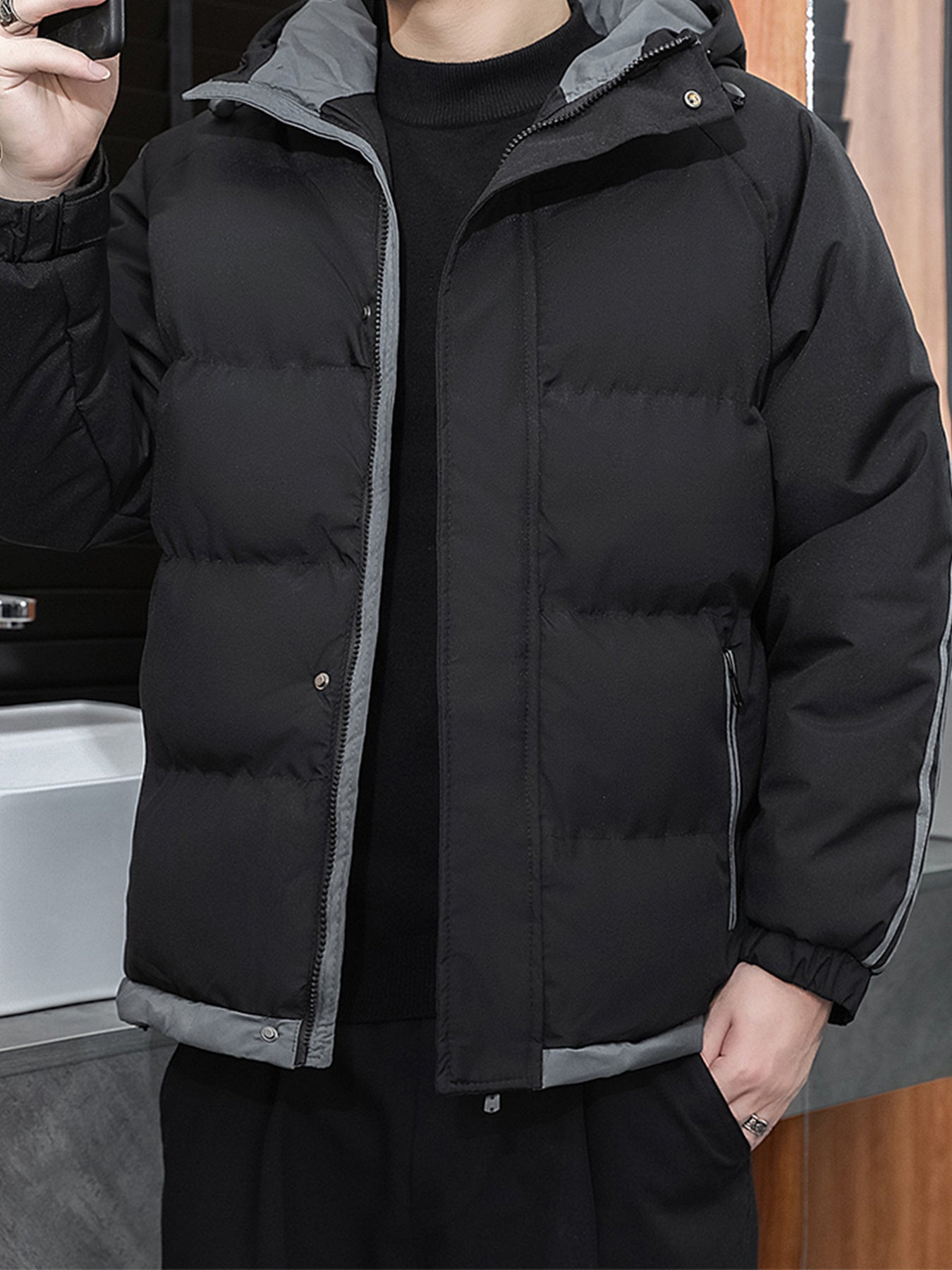 1 հատ տղամարդու ձմեռային բաճկոն գլխարկով, լցոնված վերարկու, սպիտակ և մուգ կանաչ, ոսկեգույն կայծակաճարմանդով, լվացվող մեքենայով, ամենօրյա, արտաքին հագուստի համար (ձյունակայուն, քամուց պաշտպանված) - սովորական, դահուկավազքի, ցրտի համար