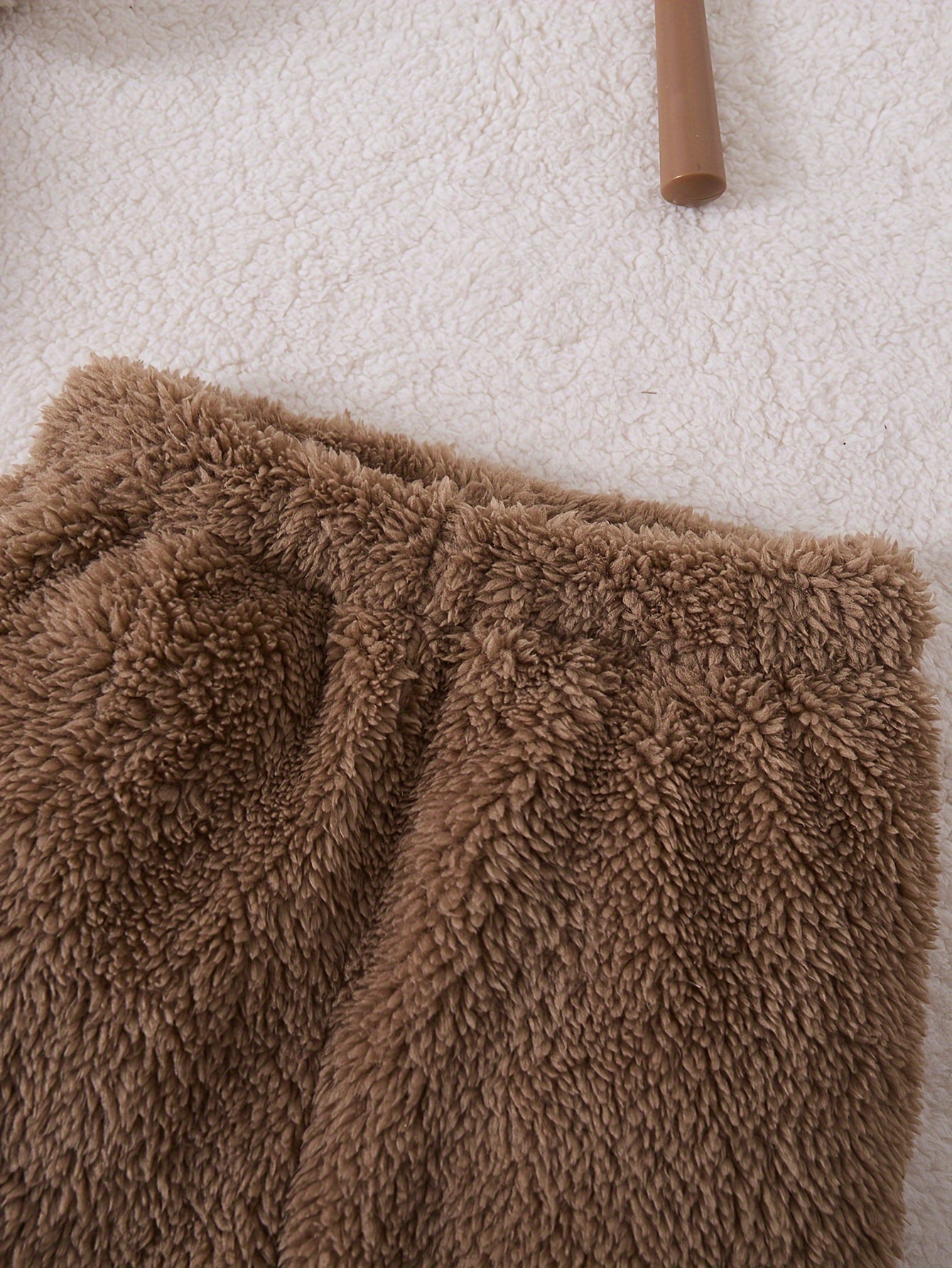 Տղաների աշնանային և ձմեռային նորաձև, առօրյա, պարզ, խելոք, տաք, միագույն, փափուկ, արջուկի տեսքով ասեղնագործված վերնաշապիկով, երկկտորանոց, հիանալի է բացօթյա օգտագործման համար