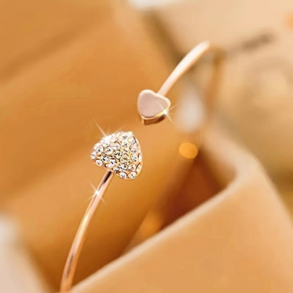 A Minimalist Style Heart-Shaped Open Bracelet for Women, Adorned with Sparkling Rhinestones, Featuring Handcrafted Jewelry Decorations (The Number of Artificial Diamonds May Vary).