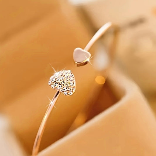 A Minimalist Style Heart-Shaped Open Bracelet for Women, Adorned with Sparkling Rhinestones, Featuring Handcrafted Jewelry Decorations (The Number of Artificial Diamonds May Vary).