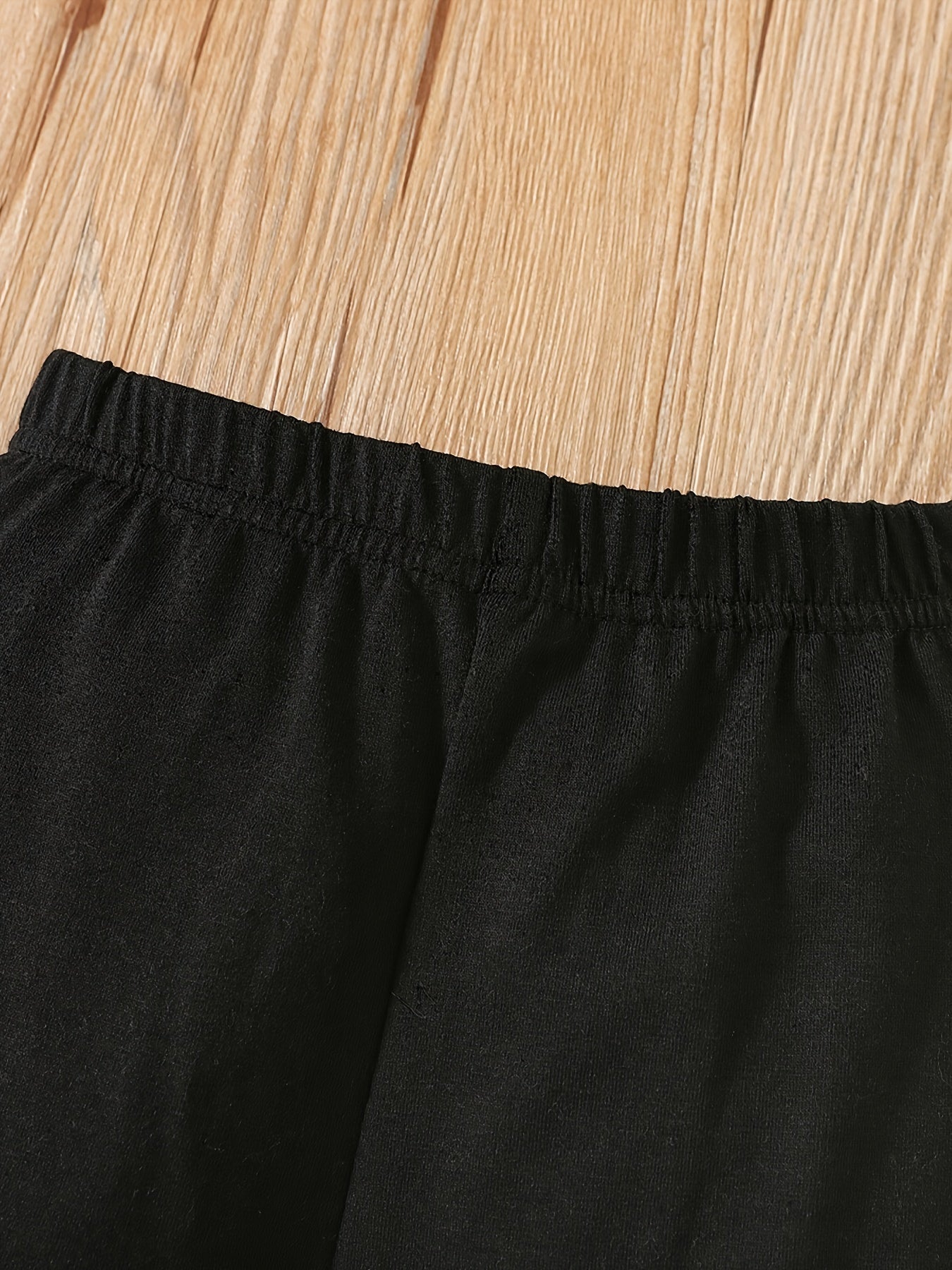 Աղջիկների աշնանային և ձմեռային նորաձև տաք հավաքածու «Ժպիտ» ասեղնագործությամբ, գունագեղ ծաղկային ապլիկացիայով բրդյա բաճկոնով և լայնածավալ տաբատով, իդեալական է բացօթյա օգտագործման համար