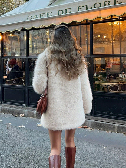 2025 New Autumn/Winter Women's Short Faux Fur Coat with Lapel, Fuzzy Short Outerwear, Casual Fashion Thickened Faux Fur Overcoat