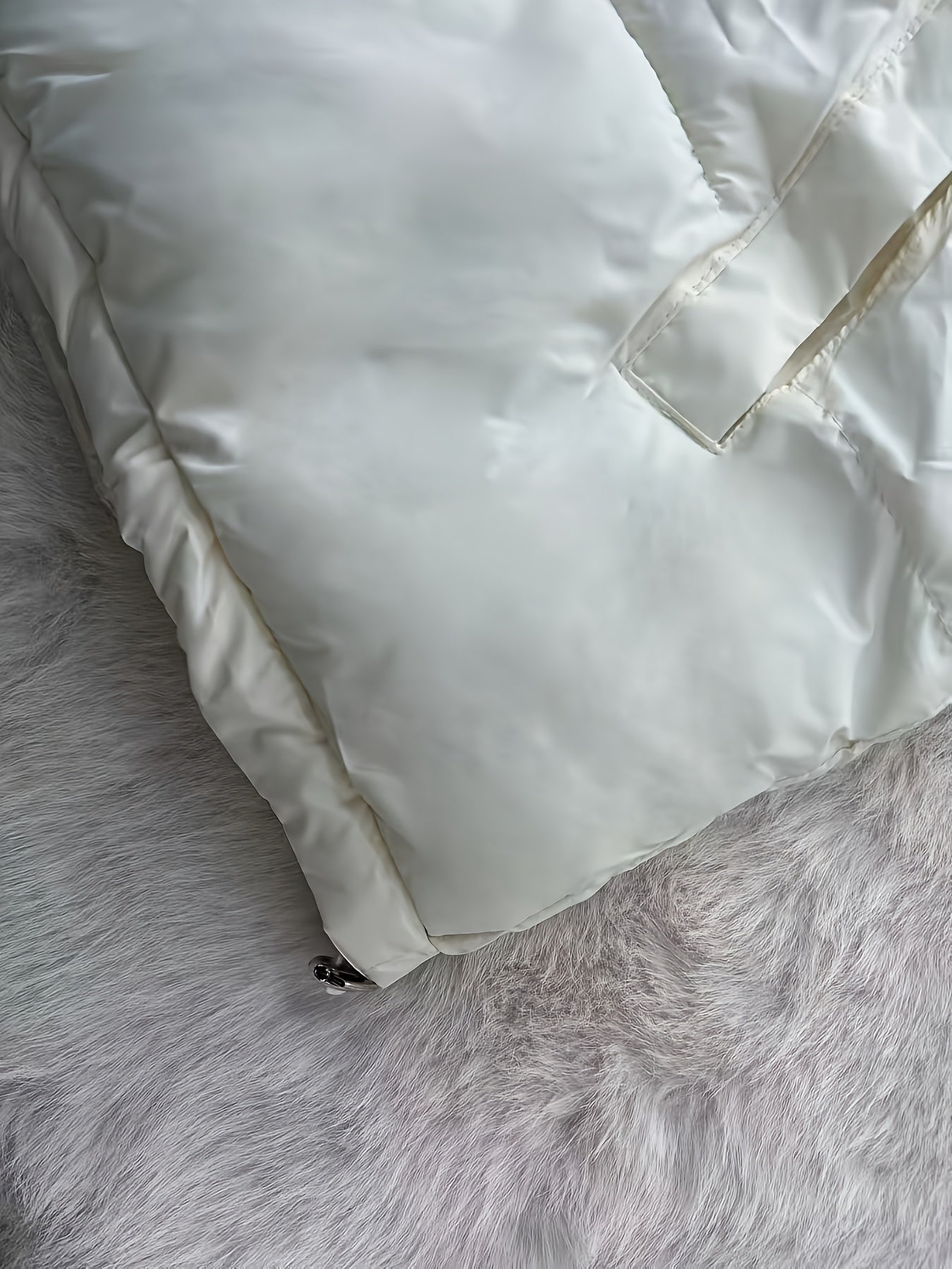 Կանացի նորաձև ձմեռային կայծակաճարմանդով և գլխարկով բաճկոն - ամենօրյա, հաստ վերնազգեստ գրպաններով, երկար թևքերով, չձգվող գործվածք, միագույն, 100գ/մ², իդեալական է ցուրտ եղանակի համար, ձմեռային հագուստ