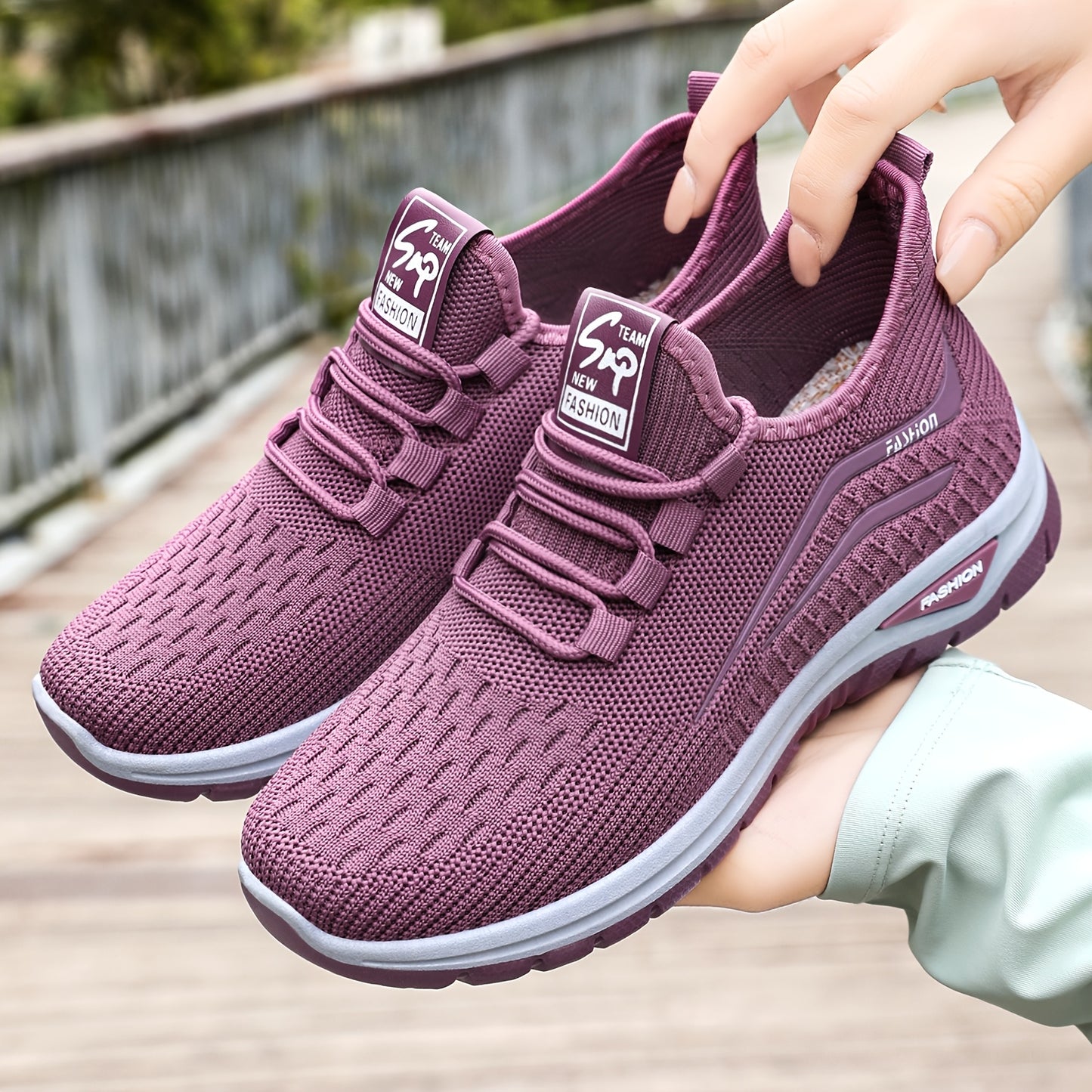 Women's Casual Low-Top Sneakers Breathable Fabric All-Season