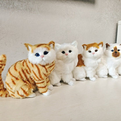 Սիմուլյացիոն կատվի խաղալիքներ՝ հինգ տեսակի կատուներով՝ պարսկական, սև, խայտաբղետ և այլ իրատեսական կենդանիների նախշերով։