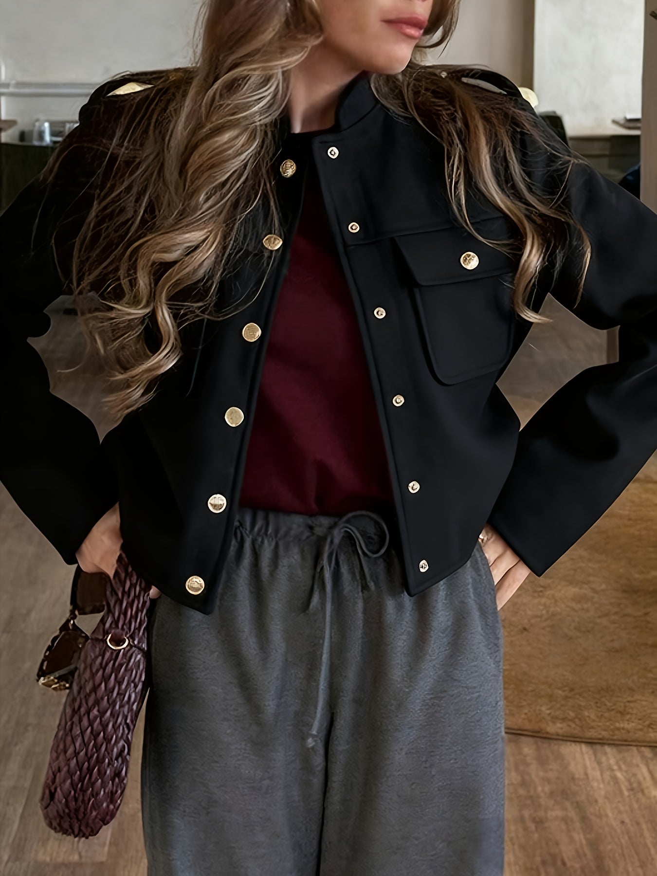 Կանացի բորդո կարմիր բաճկոն՝ ոսկեգույն կոճակներով փակմամբ - կառուցվածքային օձիք և կարված չափսի ամենօրյա վերարկու՝ աշնանային, գրասենյակային, կիսապաշտոնական միջոցառումների համար - լվացքի մեքենայով լվացվող վերնազգեստ (առանց ձգվելու)