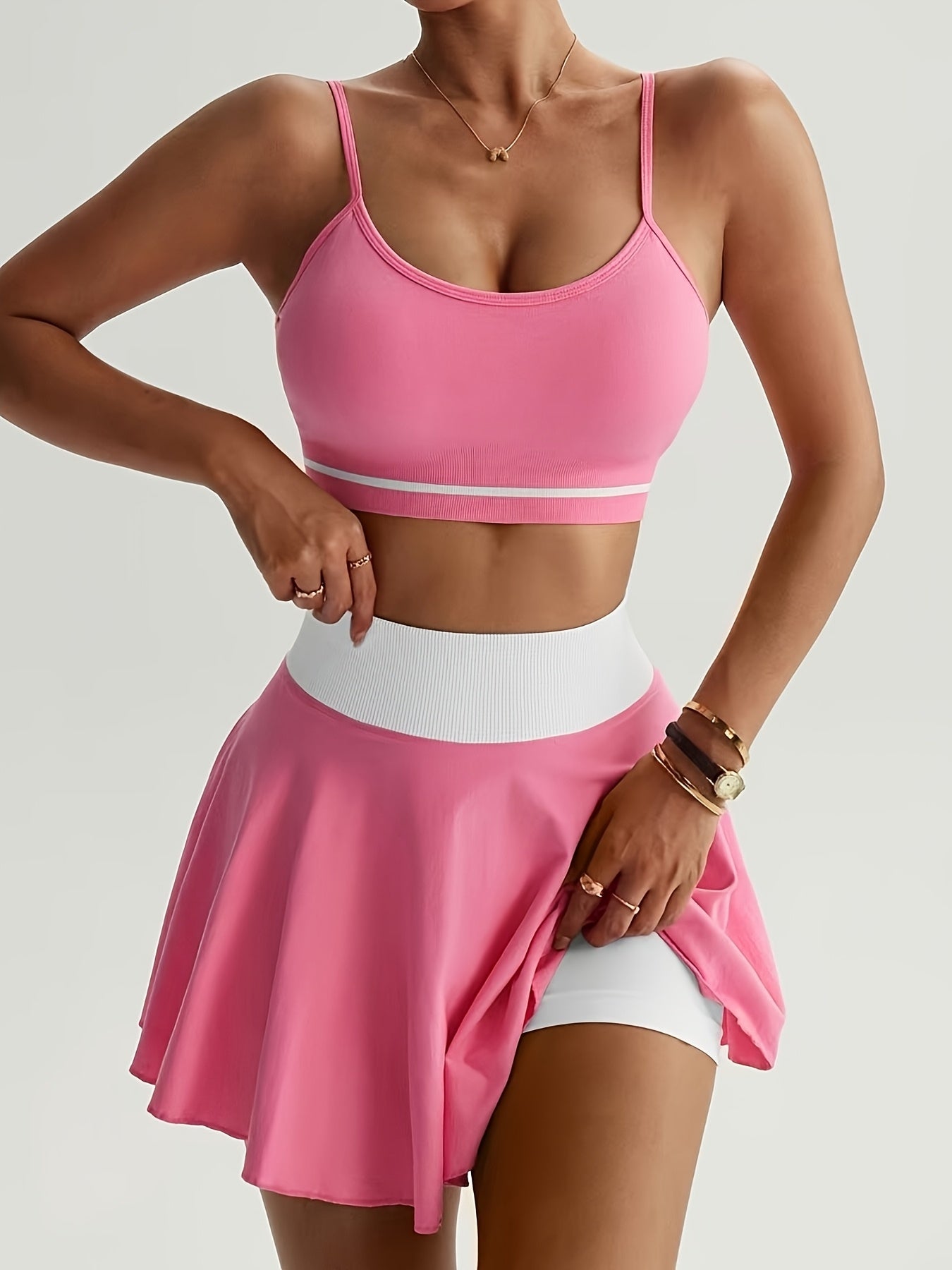 Women's Breathable Backless Sports Bra and High-Waist Pleated Skirt Se