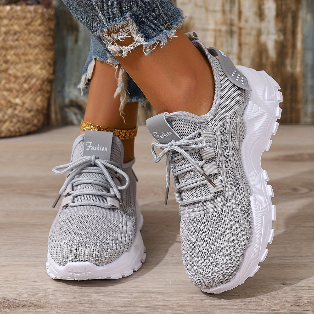 Women's Lightweight Lace-Up Fly-Woven Sneakers for Outdoor Running