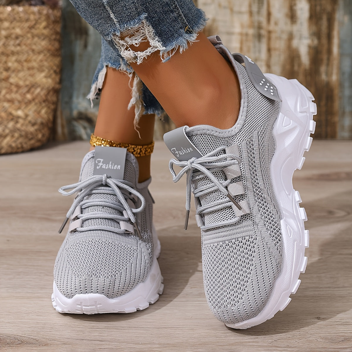Women's Lightweight Lace-Up Fly-Woven Sneakers for Outdoor Running