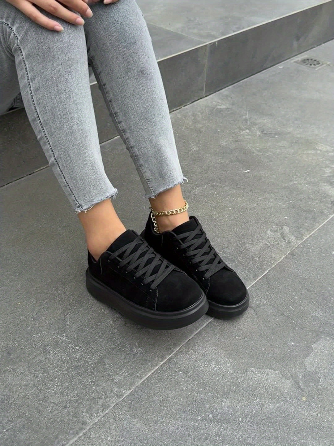 Women's Retro-Inspired Solid Color Lace-Up Sneakers - Lightweight, Comfortable & Durable Casual Sneakers for All Seasons