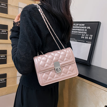 Օրհնություն ուղևորների համար։ Տարողունակ դիզայնը կարող է միաժամանակ տեղավորել ձեր հեռախոսը, շրթներկը, բանալիները և քարտապանը։ Կատարյալ լրացնում է և՛ վերարկուները, և՛ զգեստները՝ ստեղծելով կատարյալ ոճային տեսք։