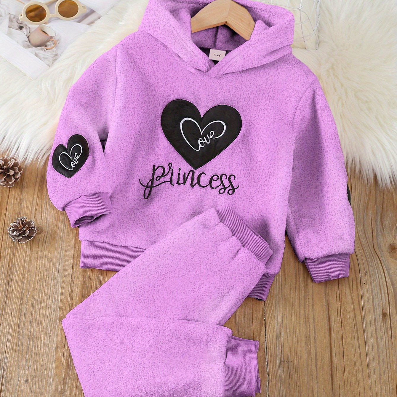 Girls' Winter Fleece-Lined Hooded Sweatshirt & Pants Set - Cozy Thickened Flannel, Heart Pattern, Long Sleeve, Loose Fit, Warm Casual Outdoor Outfit for Youngsters, Winter Clothes for Girls, Youngsters'S Winter Wear, Playful