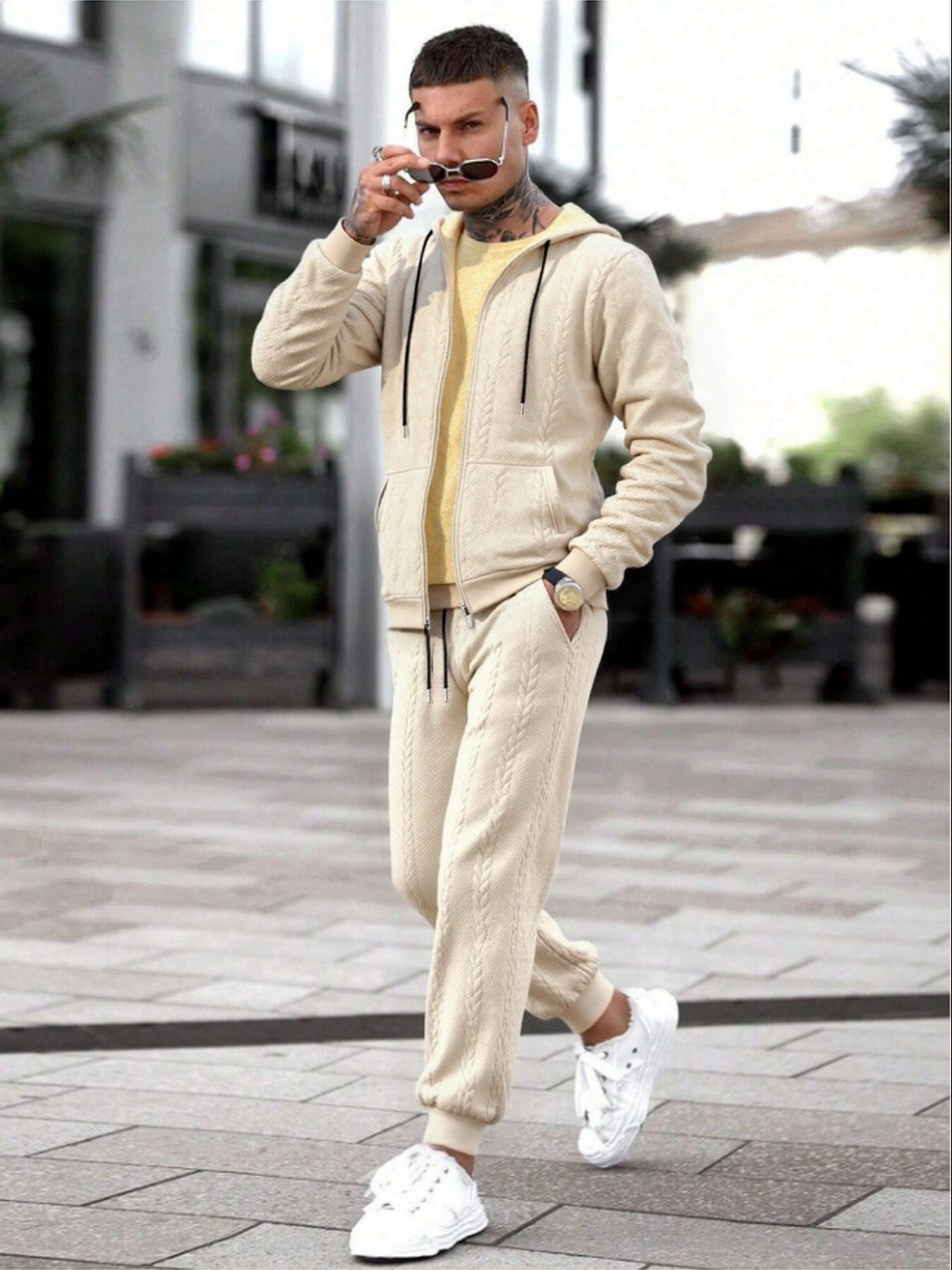 Տղամարդկանց ձմեռային նորաձևության երկմասանոց հավաքածու. Ժակարդե գլխարկով կարդիգան՝ աստառով և երկար տաբատ – իդեալական է աշնան և ձմռան համար, ձմեռային հագուստ տղամարդկանց համար