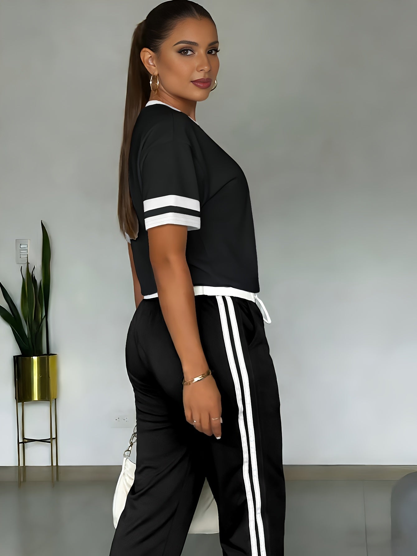 Women's Casual Two-Piece Set: Soft Contrast Tee & Pants