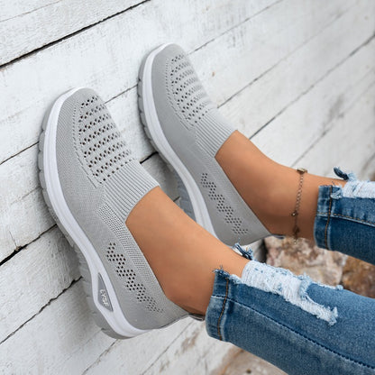 Women's Breathable White Slip-On Mesh Sneakers for Walking - ayq