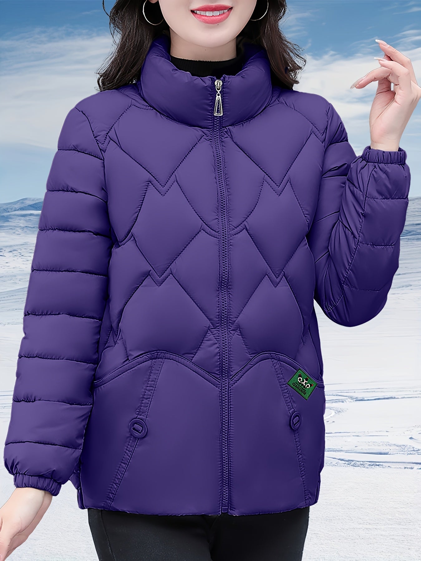 Կանացի ոճային ձմեռային վերարկու՝ սև, եղևնու ոսկեզօծ նախշով, լայնացած եզրով և H-աձև ուրվագիծով, երկար թևքերով, չձգվող գործվածքով, միայն ձեռքով լվացվող, ճապոնա-կորեական ոճով՝ առօրյա և պաշտոնական առիթների համար։