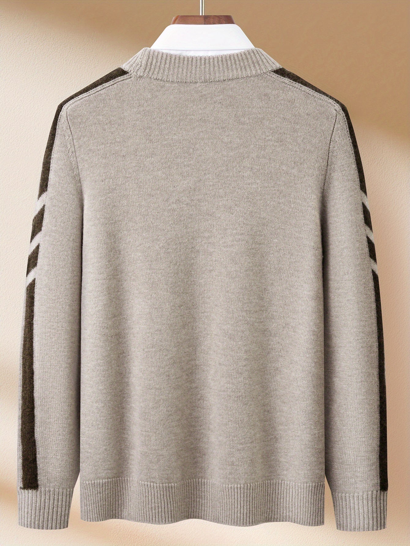 This Thick, Round-Neck Long-Sleeve Sweater for Men Features a Soft And Comfortable Design with Stylish Striped Edges, Perfect for Outdoor Gatherings And Everyday Wear, And Can Be Layered