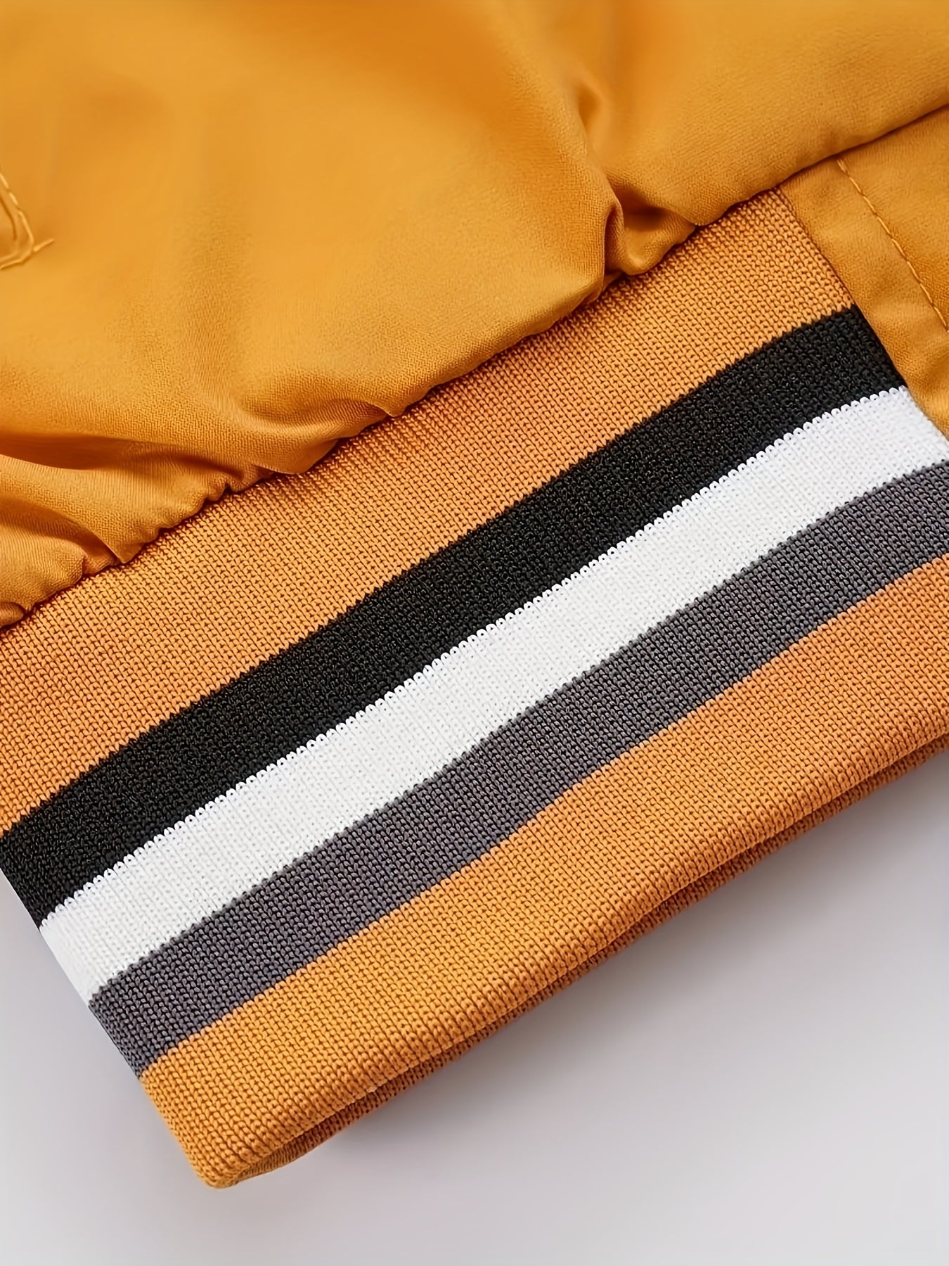 Lightweight And Trendy Men's Long Sleeve Zipper Jacket With Stand Collar, Pockets And Stripe Pattern Pieces, Suitable For Spring And Autumn Outdoors Activities