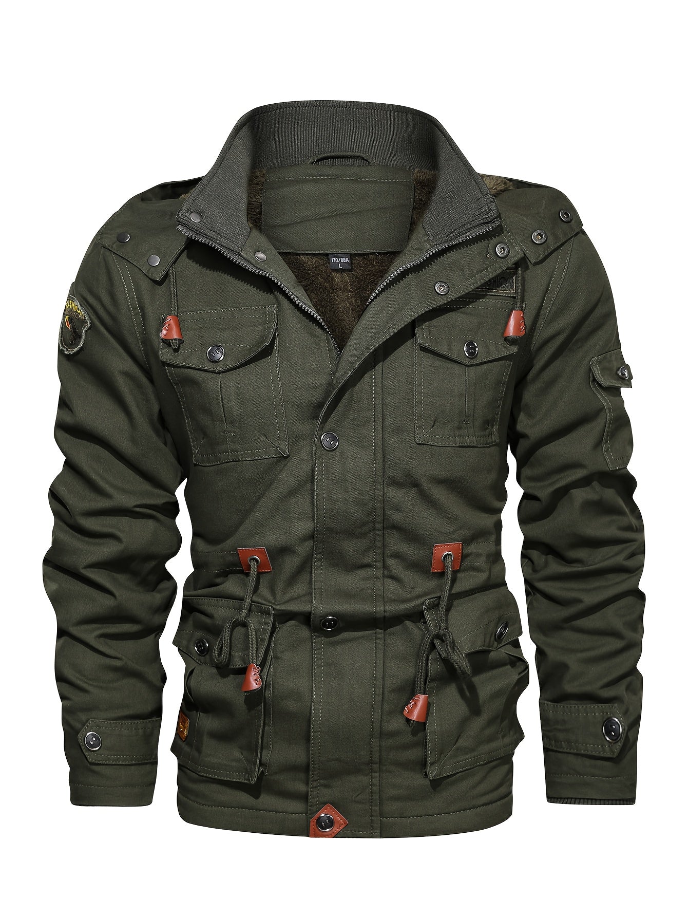 Տղամարդու ծանր ձմեռային բաճկոն՝ ջերմամեկուսացված ցուրտ եղանակի համար՝ ամբողջական կայծակաճարմանդով, գլխարկով, քամուց պաշտպանող վերնազգեստ, բազմաթիվ գրպաններ՝ ձիթապտղի կանաչ։ Տակտիկական դիզայն՝ բացօթյա, ճանապարհորդության, ամենօրյա օգտագործման համար։ Չձգվող։