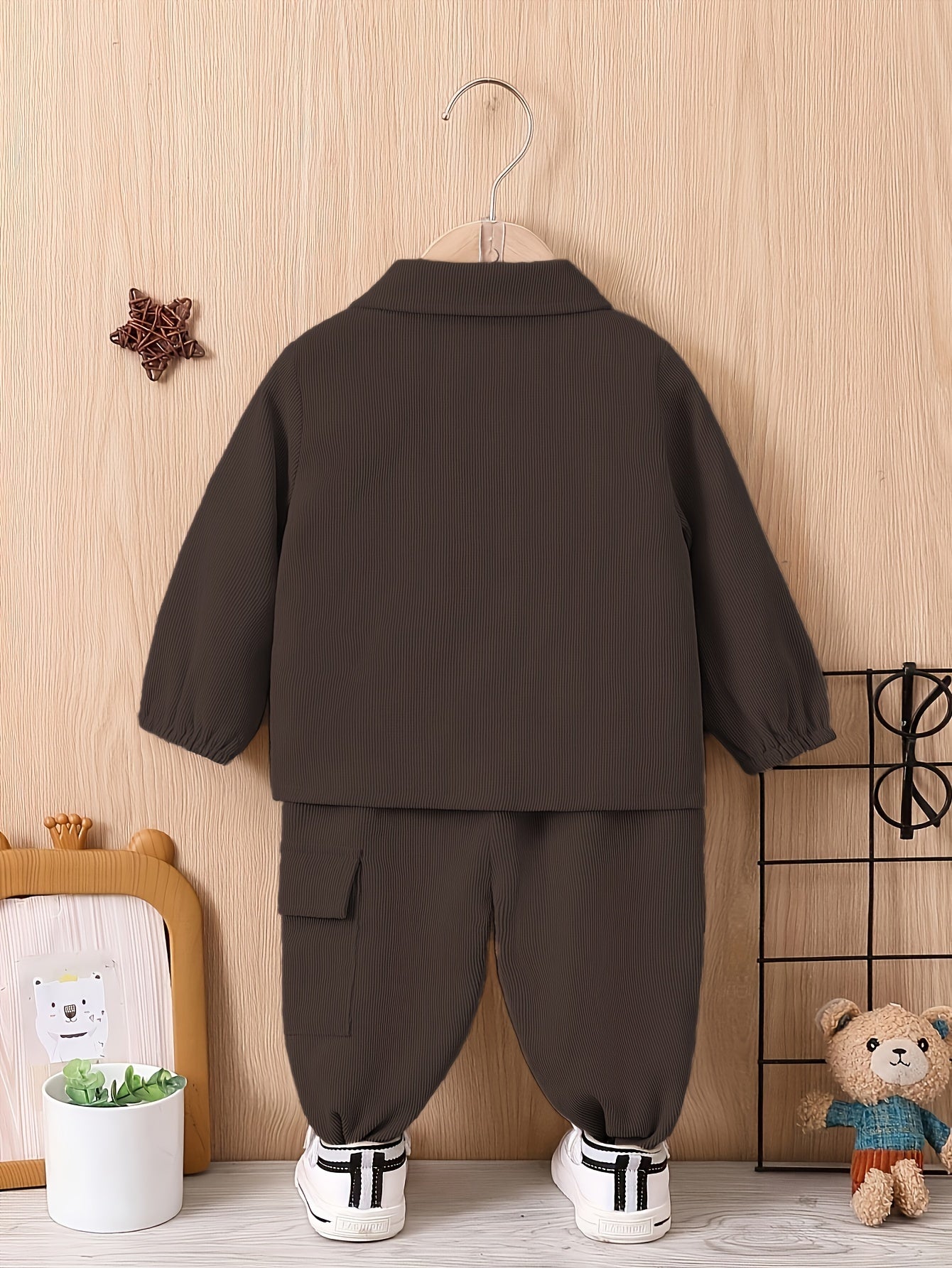 2pcs Boys' Casual Outfit Set - Light Gray Polyester Cargo Pants & Button-Up Shirt with Pockets, Machine Washable - Perfect for Fall/Winter, Autumn Toddler Outfit|Cargo Pants Outfit|Functional Pockets Design, Perfect for Outdo