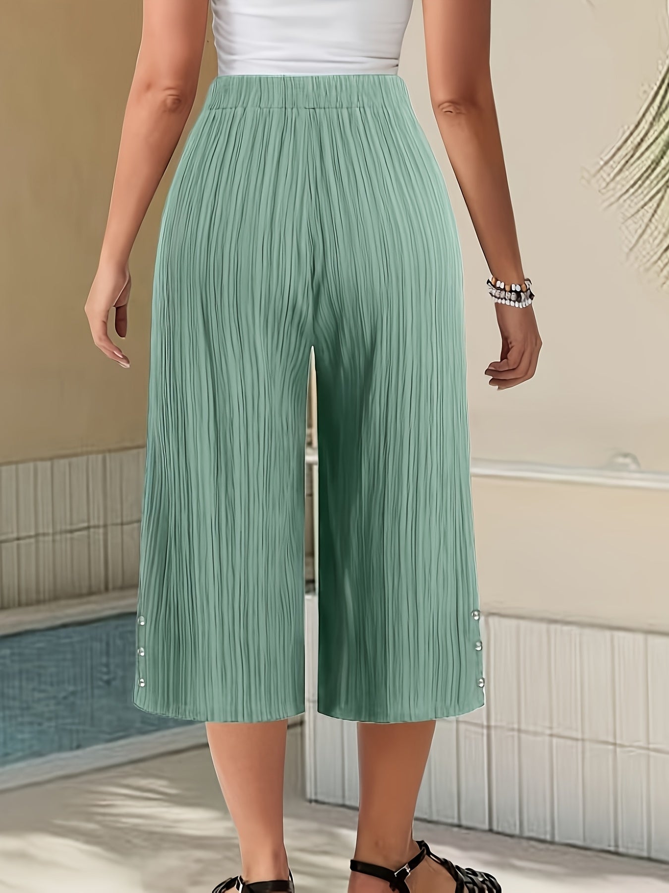 Women’s Wide-Leg Capri Pants with High Waist and Side Buttons