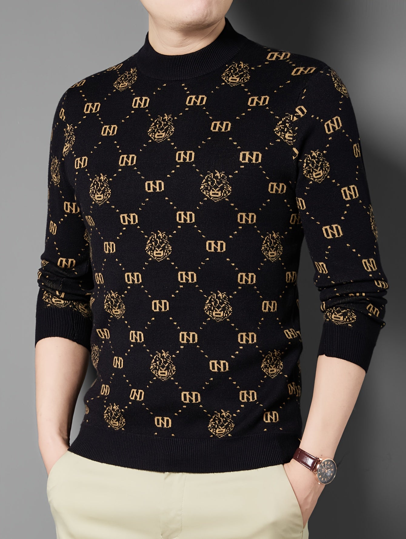 Աշնանային և ձմեռային նոր տղամարդու երկարաթև տրիկոտաժե վերնաշապիկ՝ կլոր օձիքով սվիտերի վրա դեկորատիվ նախշերով։ Այն առօրյա և ոճային հագուստ է, որը հիանալի համադրվում է տարբեր հագուստների հետ, կատարյալ է աշնանը ամենօրյա կրելու համար։