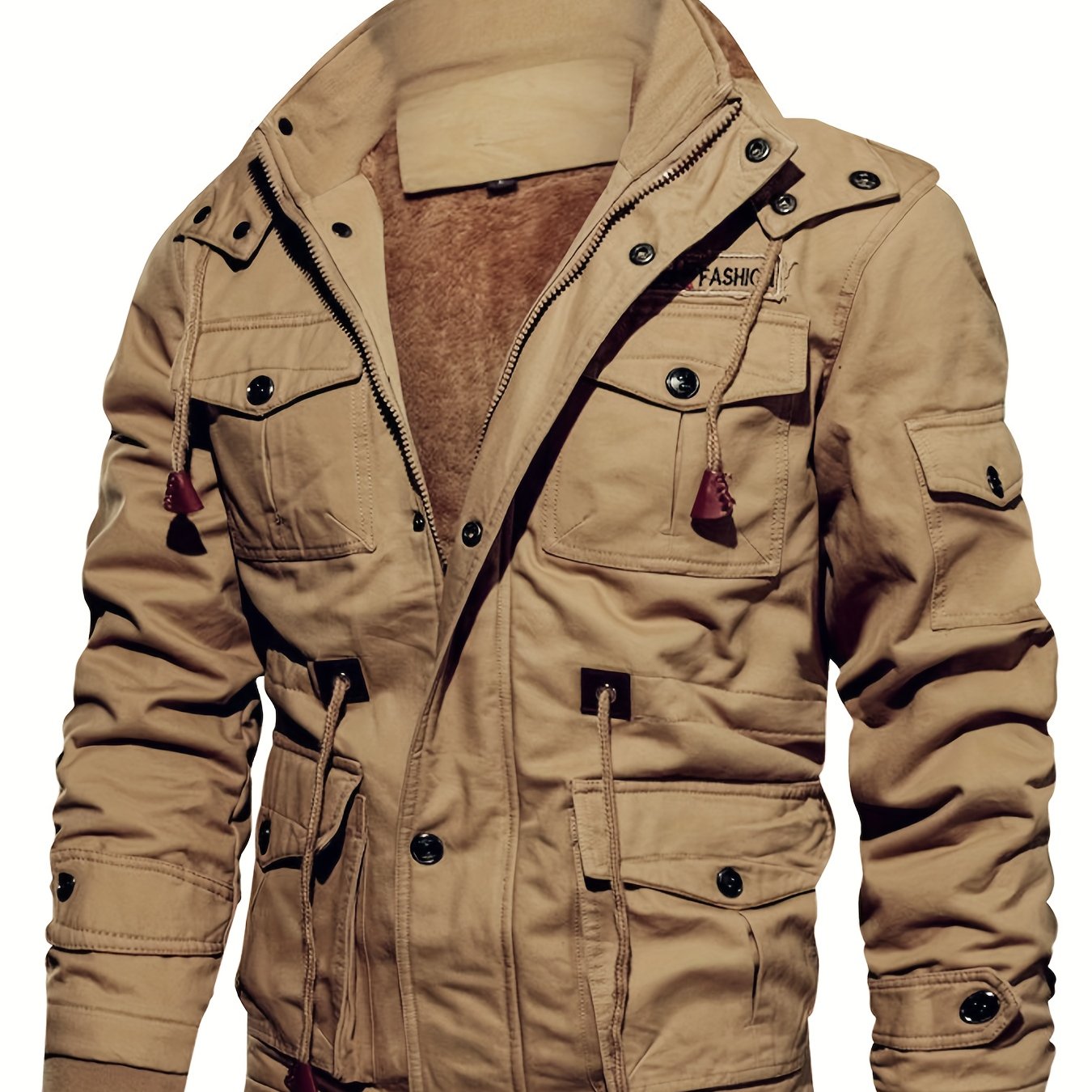 Տղամարդու ծանր ձմեռային բաճկոն՝ ջերմամեկուսացված ցուրտ եղանակի համար՝ ամբողջական կայծակաճարմանդով, գլխարկով, քամուց պաշտպանող վերնազգեստ, բազմաթիվ գրպաններ՝ ձիթապտղի կանաչ։ Տակտիկական դիզայն՝ բացօթյա, ճանապարհորդության, ամենօրյա օգտագործման համար։ Չձգվող։