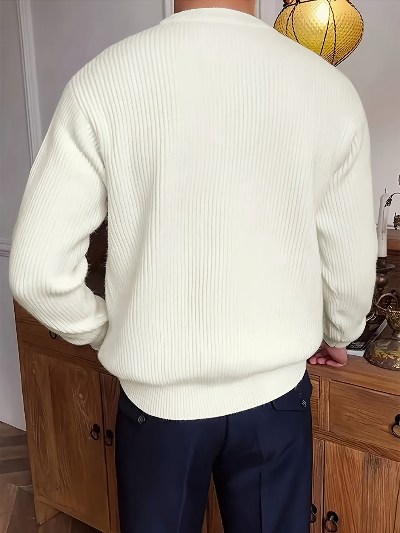 Տղամարդկանց պարզ, նորաձև միագույն երկար թևքով սվիտեր՝ հարմար աշնանային և ձմեռային սեզոնի համար, բազմակողմանի տրիկոտաժե վերնաշապիկ