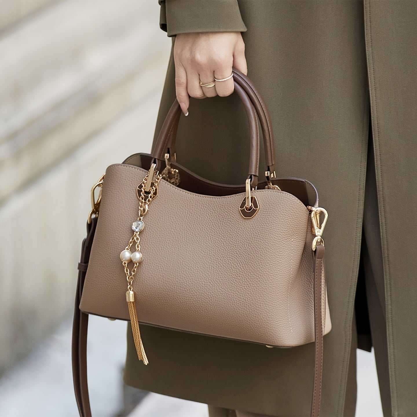 Elegant Large-Capacity Women's Leather Tote Bag with Tassel