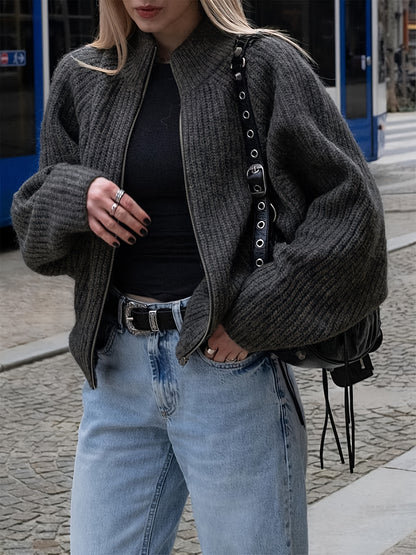 Նոր աշուն-ձմեռ՝ ազատ, նորաձև, կայծակաճարմանդով սվիտեր-բաճկոն, միագույն, առօրյա կարդիգան՝ երկար ուսերի կարերով և կարճ երկարությամբ