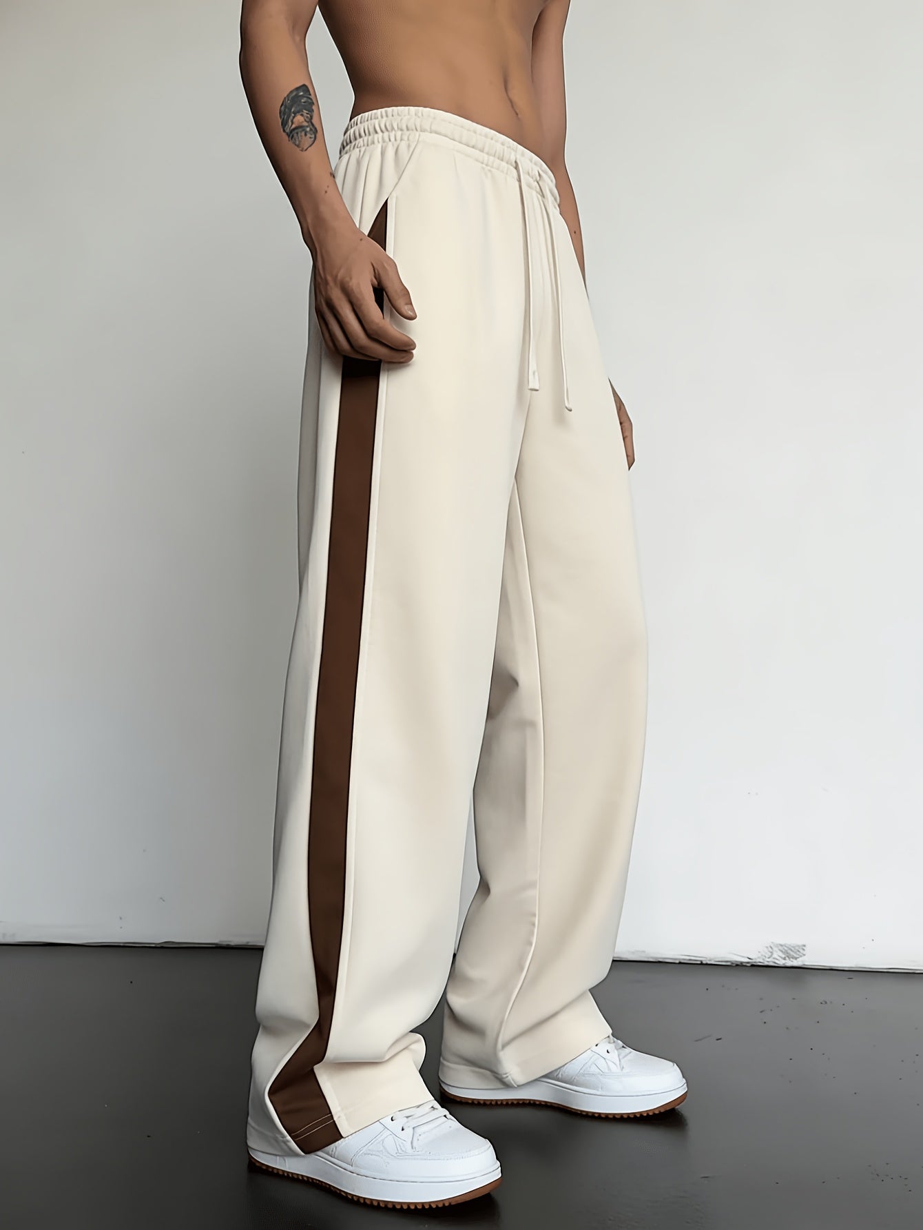Men's Loose Fit Gym Sweatpants with Side Stripe and Pockets