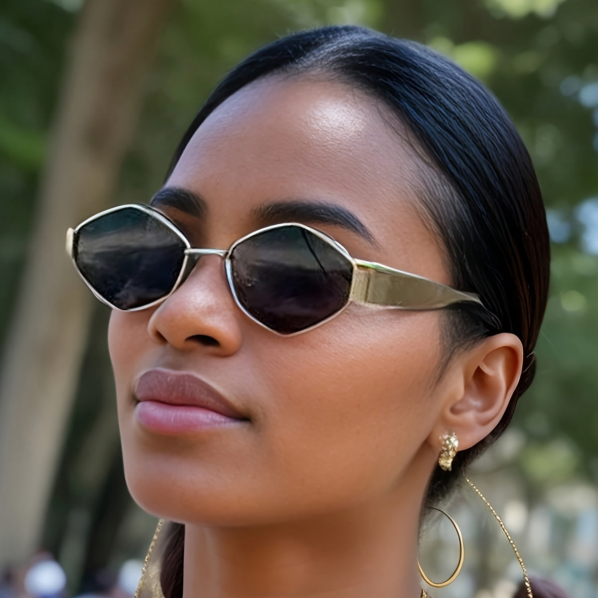 Women’s Metal Frame Polygonal Sunglasses with Colored Lenses