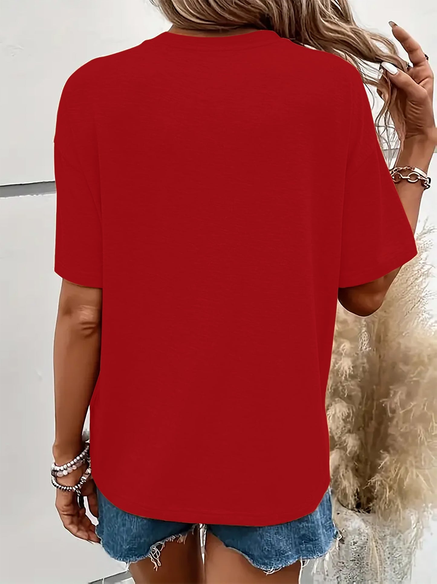 Women'S 2026 New Year Print T-Shirt - Red with Golden Number 2026 & Snowflake Design, Casual Round Neck Tee for Spring/Summer, Casual Wear Tops, |festive Tshirt|round Neck Tee, Christmas T Shirt