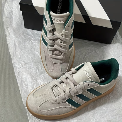 Adidas BARREDA BARREDA կանացի հարմարավետ և պարզ, ցածր վերնամասով, հարթ ներբանով սպորտային կոշիկներ, շագանակագույն, մոդել JP7106: