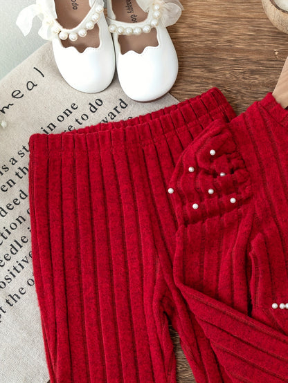 Երիտասարդ աղջիկների նորաձև, առօրյա, միագույն, գծավոր, ուլունքավոր, ծալքավոր ուսերով, երկար թևքերով, կլոր վզնոցով, V-ձև, միջին բարձրության սուլովեր՝ համապատասխան առաձգական գոտկատեղով, լայնացած տաբատով՝ բացօթյա օգտագործման համար