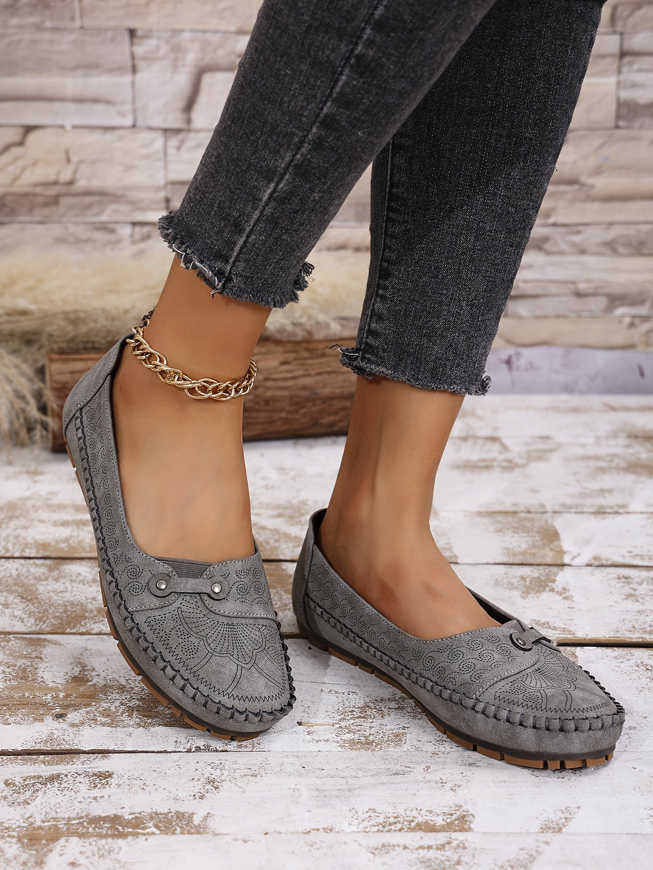 Large Size Trendy Retro Lightweight Metal Buckle Decorative Comfortable Soft Versatile Women's Flat Slip-On Shoes