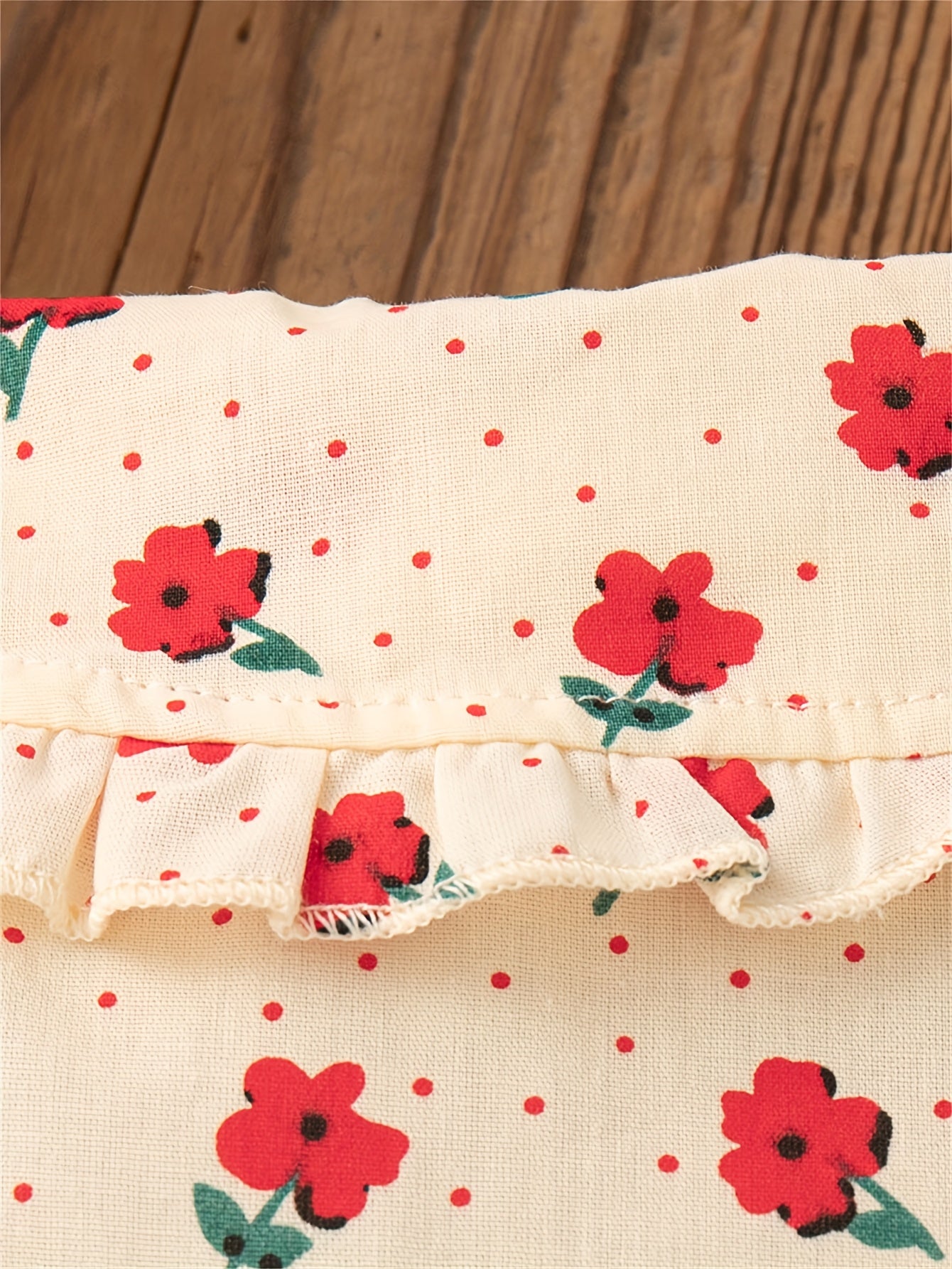 Կարմիր և սպիտակ պուանսետիայով և աստղերի նախշերով զգեստ՝ ծալքավոր օձիքով և ժանյակե զարդանախշով - Երկար թևքերով A-գծով ձմեռային երեկույթի զգեստ Սուրբ Ծննդյան, Նոր տարվա, լուսանկարահանումների համար - Կարճ փափուկ զգեստ (ձեռքով լվացվող հագուստ)