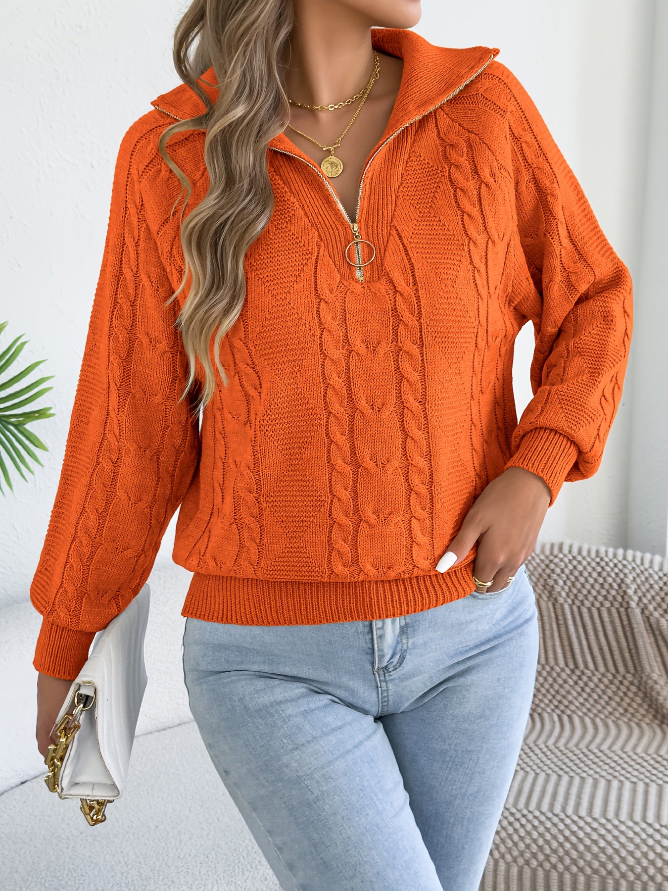 Աշնանային և ձմեռային հանգստի համար նախատեսված պուլովեր սվիտեր՝ միագույն, կայծակաճարմանդով և կոճղակապով, կանացի սվիտեր